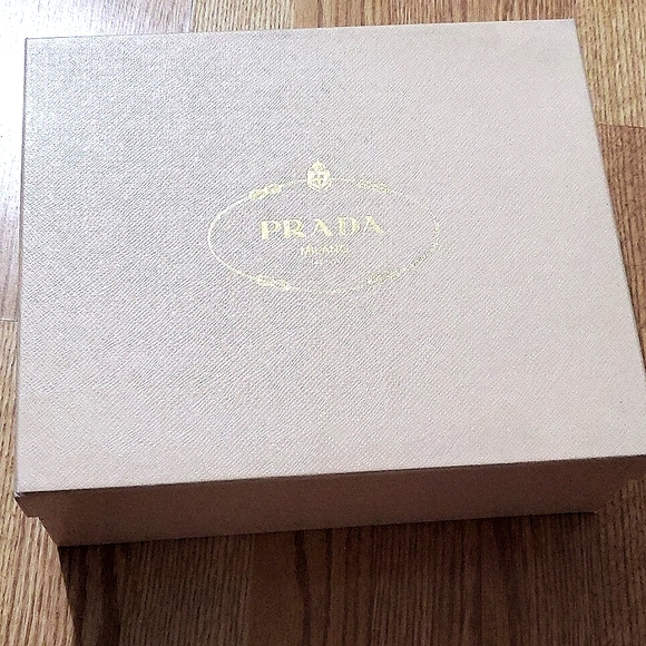 Rare Black Prada Leather Platform High Heels with Red and White Applique Flowers - Picture 5 of 8